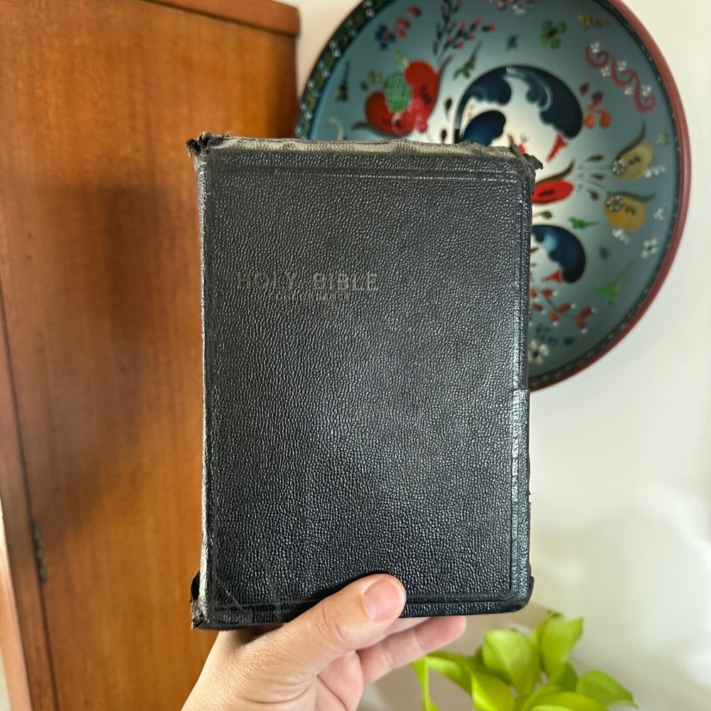 VTG World Publishing Holy Bible King James Version Red Letter Zipper Cover